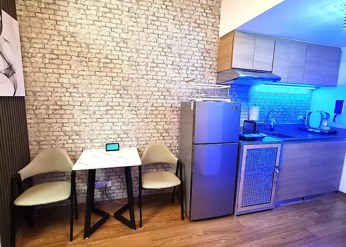 Queen Bedroom, Pool, Gym & Amazing View Makati Aparthotel 4*